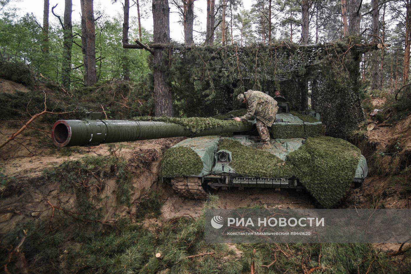 Подготовка экипажей танков Т-90 "Прорыв"