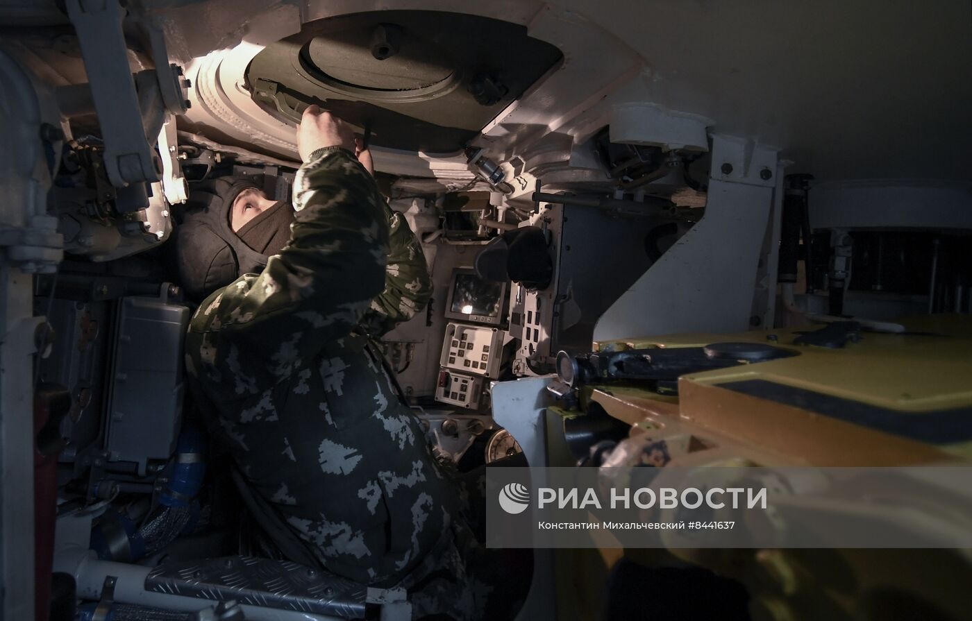 Подготовка экипажей танков Т-90 "Прорыв"