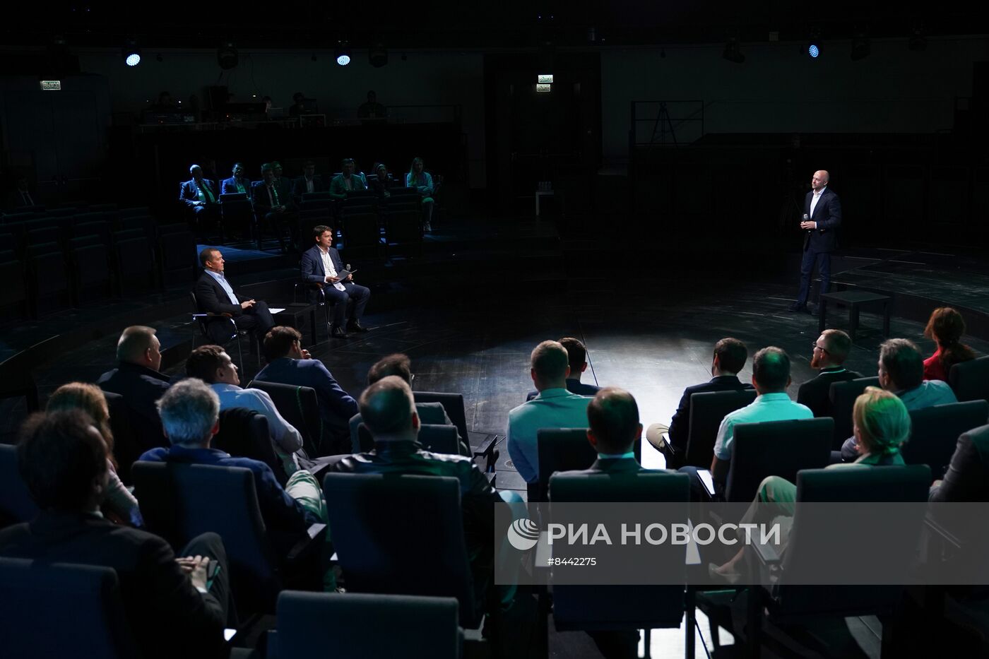 Зампред Совбеза РФ Д. Медведев встретился с участниками XI конференции Startup Village