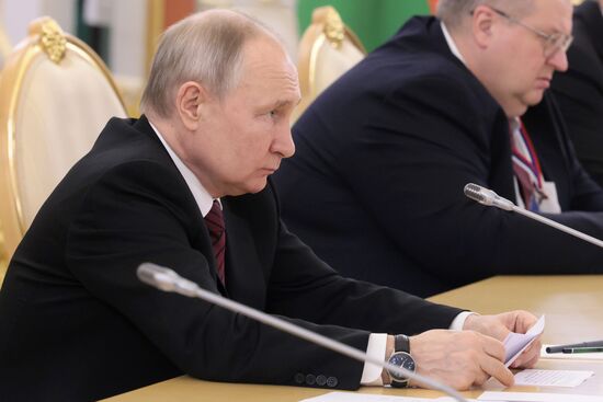 Президент РФ В. Путин провел встречи с лидерами ЕАЭС