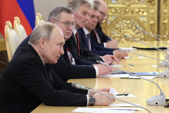 Президент РФ В. Путин провел встречи с лидерами ЕАЭС