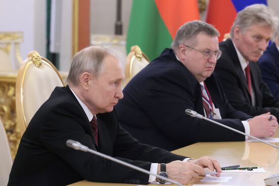 Президент РФ В. Путин провел встречи с лидерами ЕАЭС