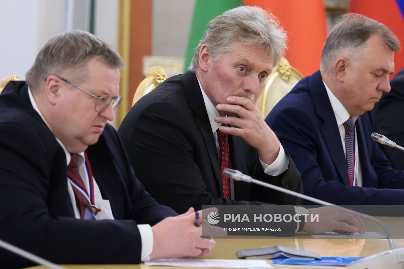 Президент РФ В. Путин провел встречи с лидерами ЕАЭС