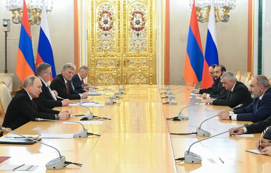 Президент РФ В. Путин провел встречи с лидерами ЕАЭС