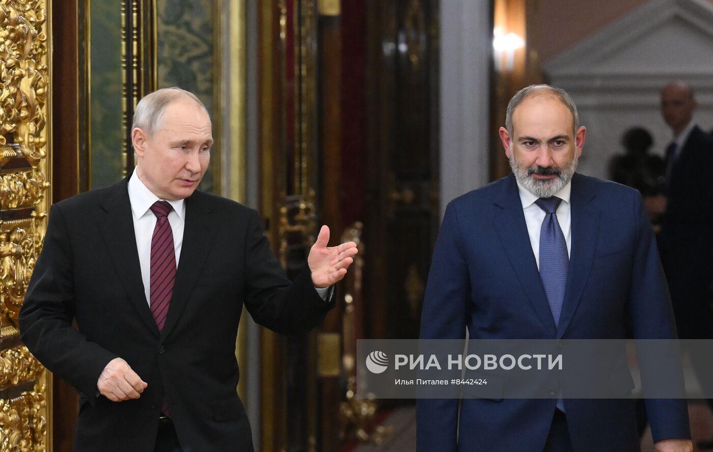 Президент РФ В. Путин провел встречи с лидерами ЕАЭС