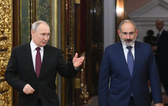 Президент РФ В. Путин провел встречи с лидерами ЕАЭС