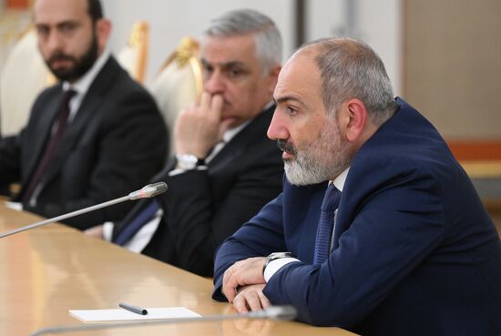 Президент РФ В. Путин провел встречи с лидерами ЕАЭС