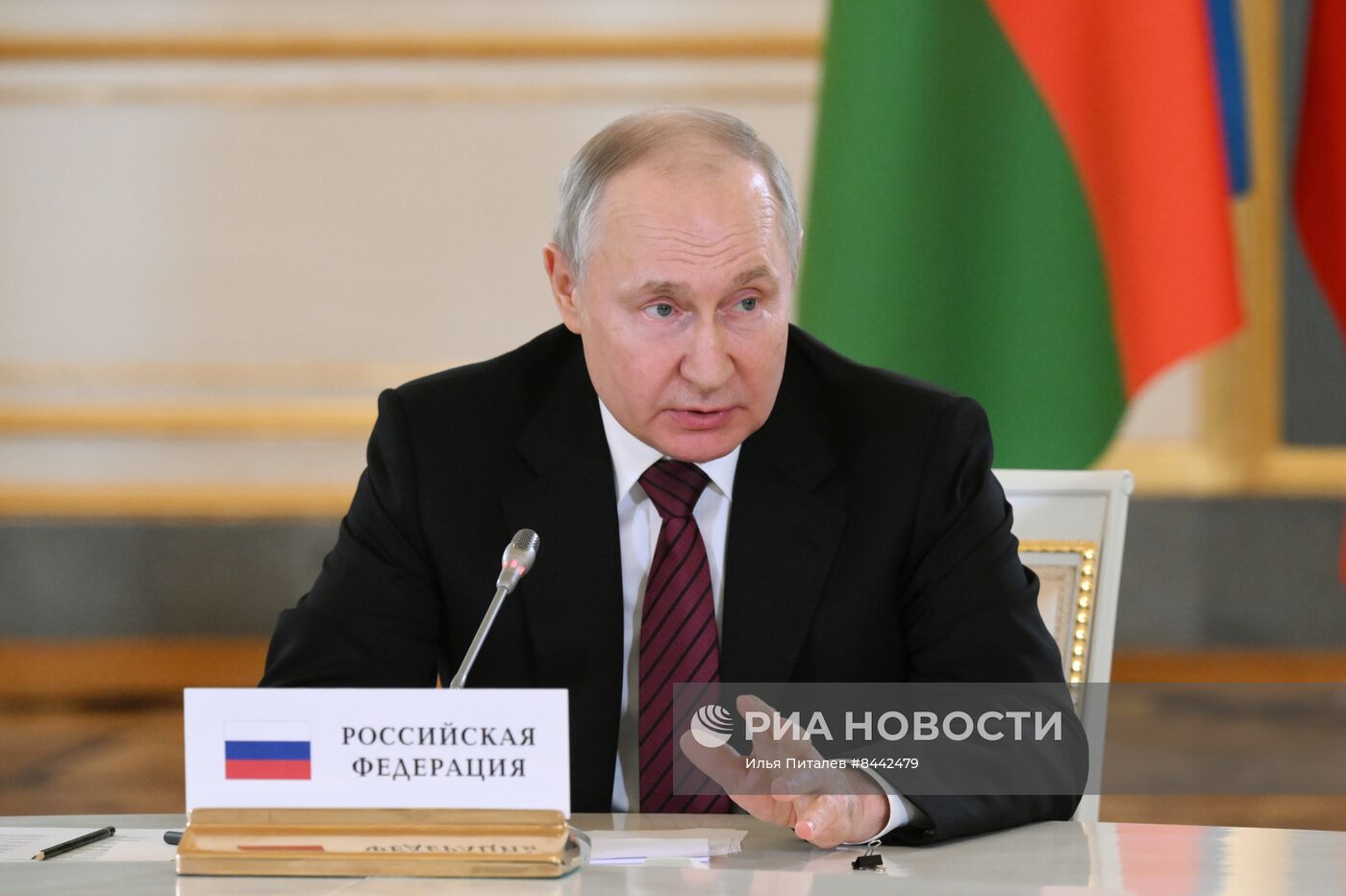 Президент РФ В. Путин провел встречи с лидерами ЕАЭС