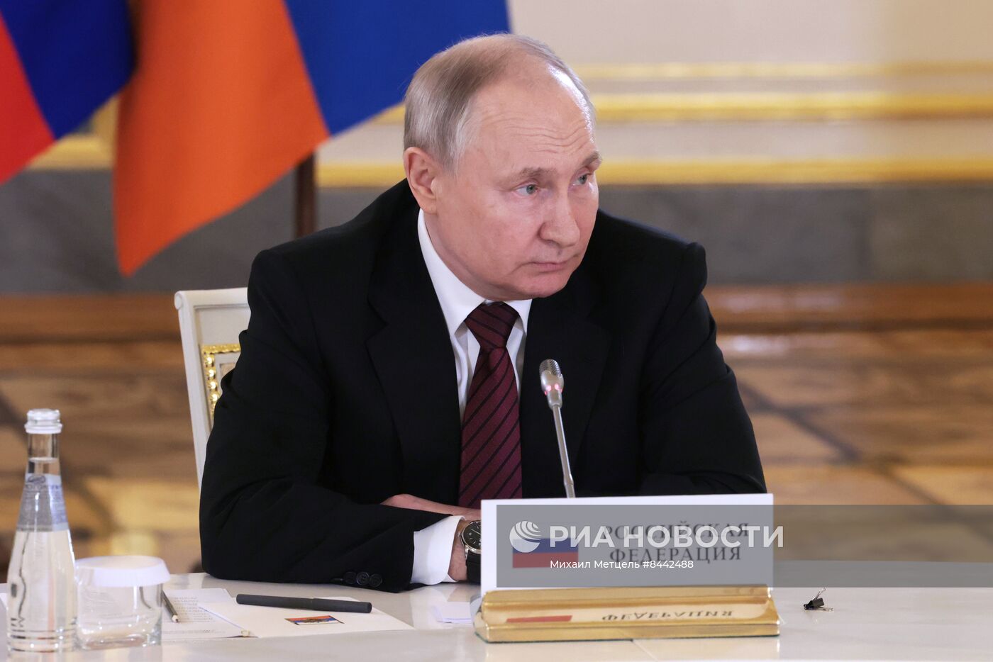 Президент РФ В. Путин провел встречи с лидерами ЕАЭС