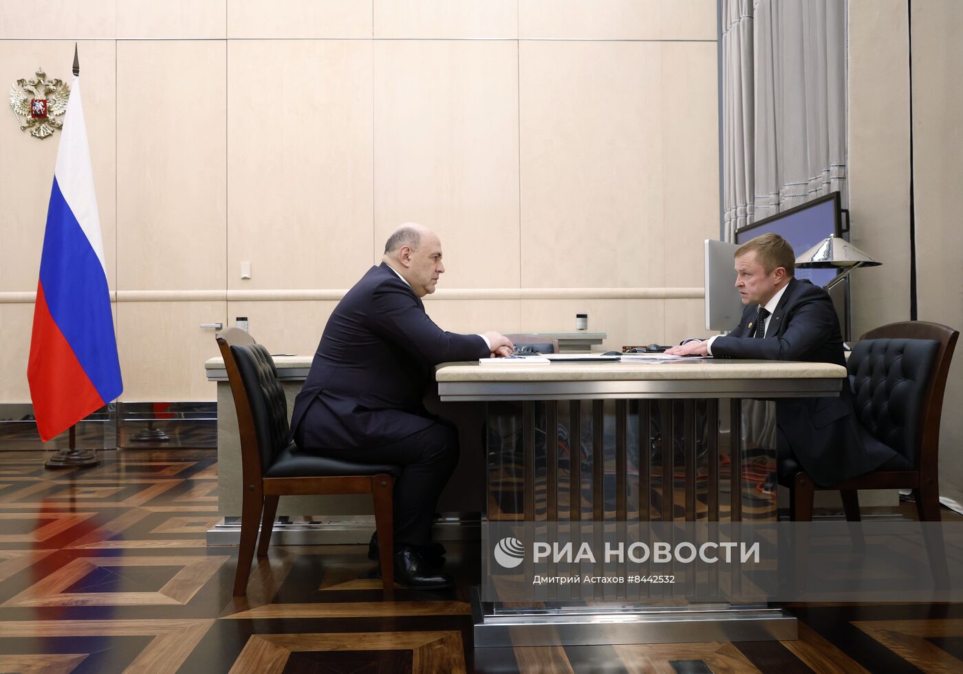 Премьер-министр РФ М. Мишустин встретился с президентом общества "Опора России" А. Калининым