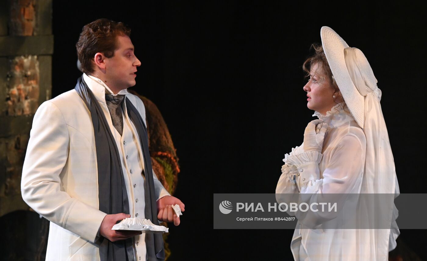 Спектакль "Нахлебник" в театре им. Е. Вахтангова