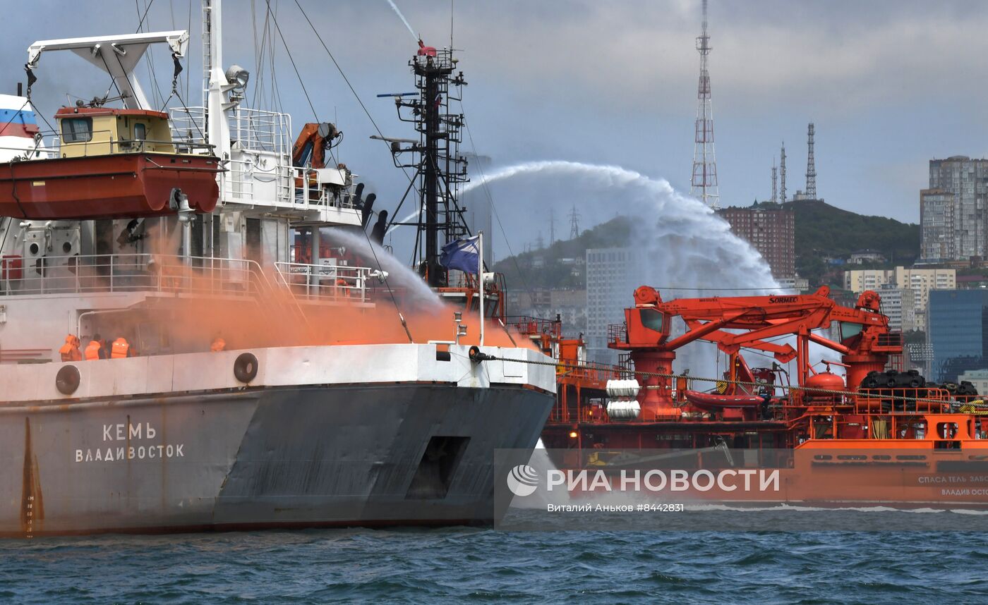 Межведомственные  учения по спасению  людей на море во Владивостоке
