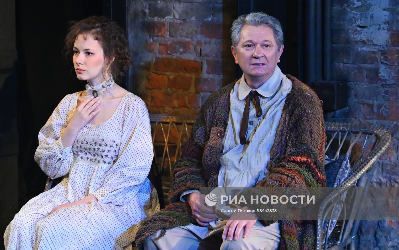 Спектакль "Нахлебник" в театре им. Е. Вахтангова