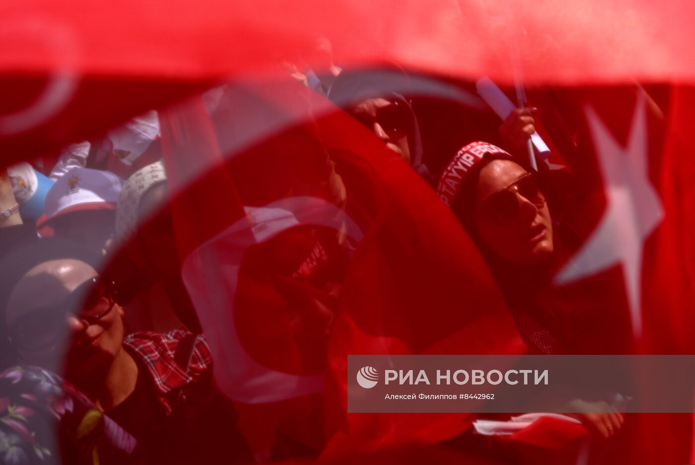 Предвыборный митинг в поддержку Р. Эрдогана в Стамбуле