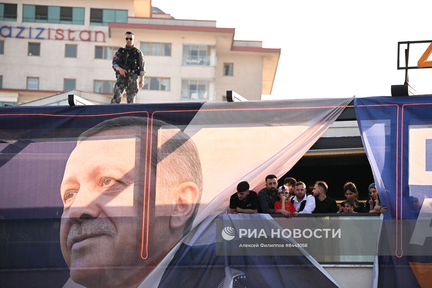 Предвыборный митинг в поддержку Р. Эрдогана в Стамбуле