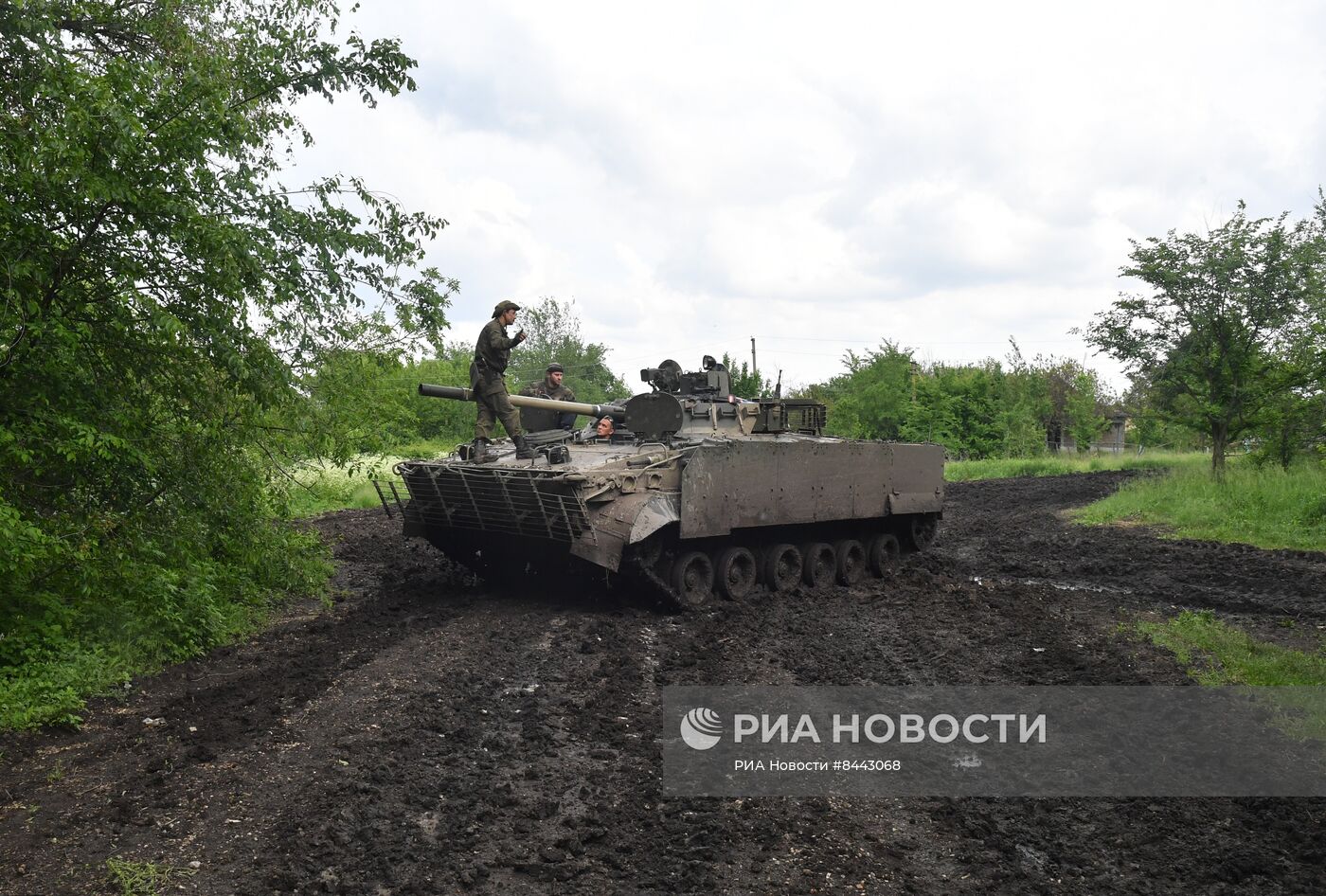 Работа танка Т90-М "Прорыв" и 120-мм миномета в зоне СВО