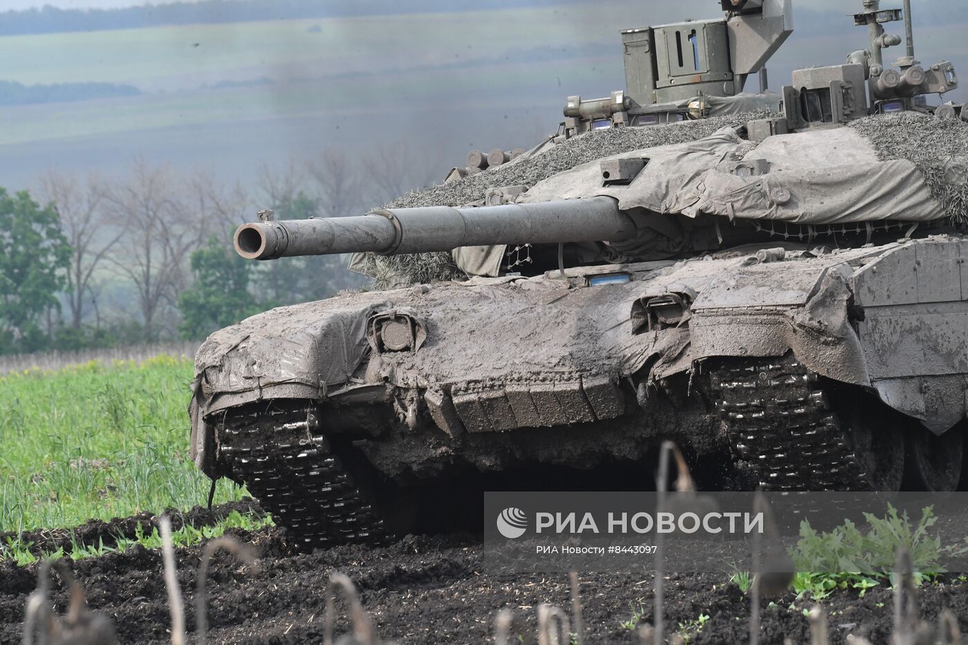 Работа танка Т90-М "Прорыв" и 120-мм миномета в зоне СВО