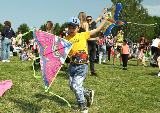 Фестиваль воздушных змеев "Пестрое небо" в музее-заповеднике "Царицыно"