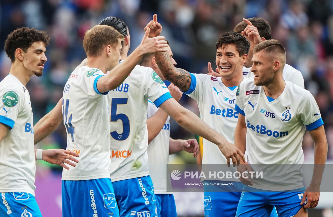 Футбол. РПЛ. Матч "Динамо" - "Локомотив"