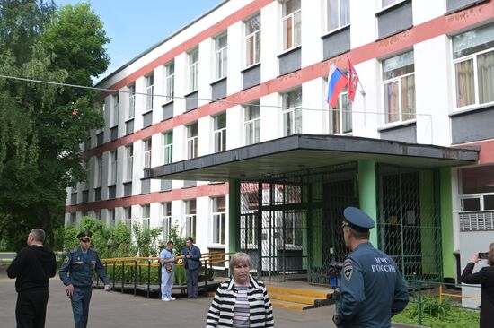 Беспилотник попал в жилой дом на Профсоюзной улице в Москве 