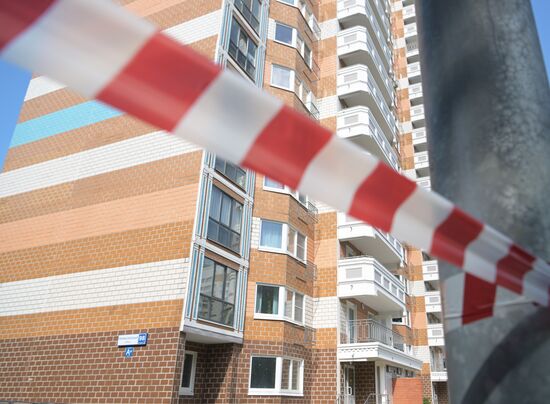 Беспилотник попал в жилой дом на Профсоюзной улице в Москве 