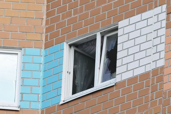 Беспилотник попал в жилой дом на Профсоюзной улице в Москве 