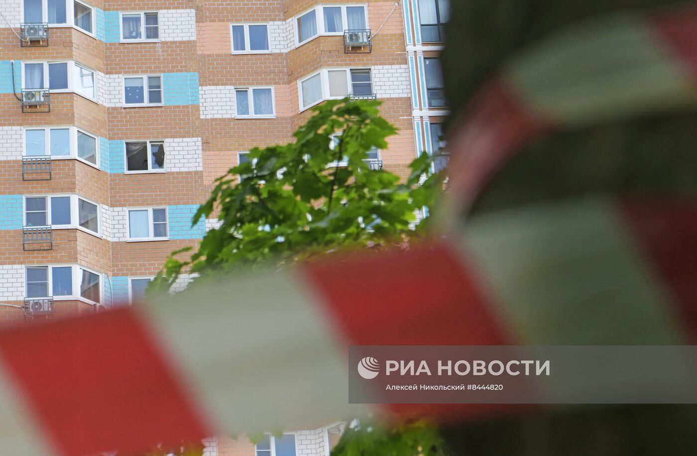 Беспилотник попал в жилой дом на Профсоюзной улице в Москве 