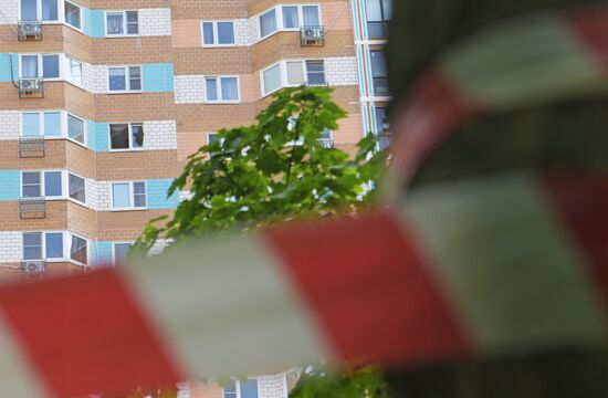 Беспилотник попал в жилой дом на Профсоюзной улице в Москве 