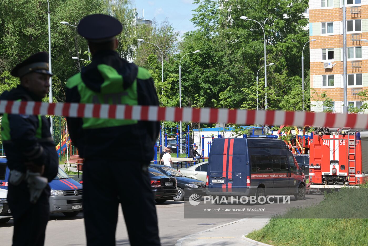 Беспилотник попал в жилой дом на Профсоюзной улице в Москве 