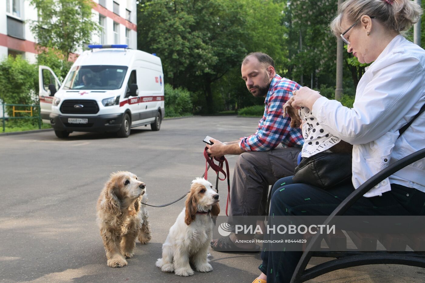 Беспилотник попал в жилой дом на Профсоюзной улице в Москве 