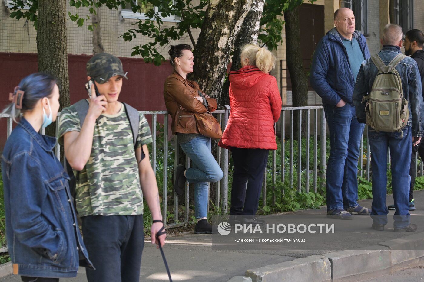 Беспилотник попал в жилой дом на Профсоюзной улице в Москве 