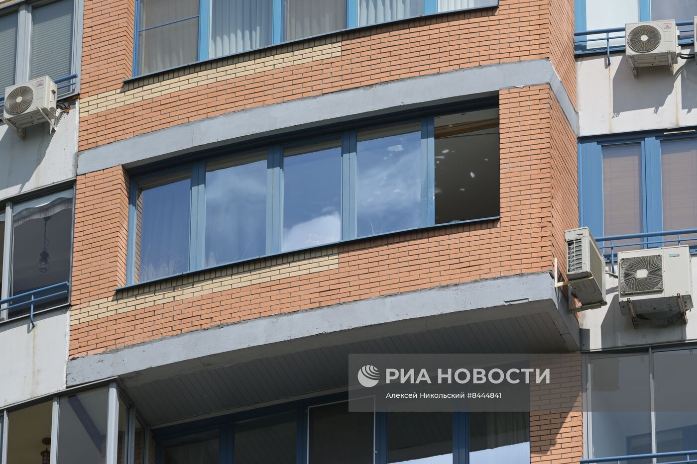 Беспилотник попал в жилой дом на Профсоюзной улице в Москве