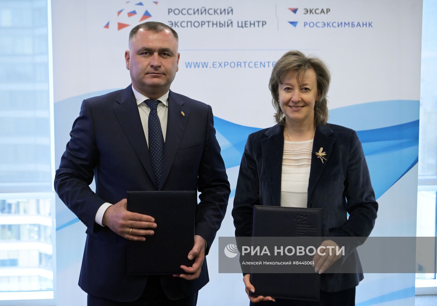 Встреча президента Южной Осетии Алана Гаглоева с Вероникой Никишиной в РЭЦ
