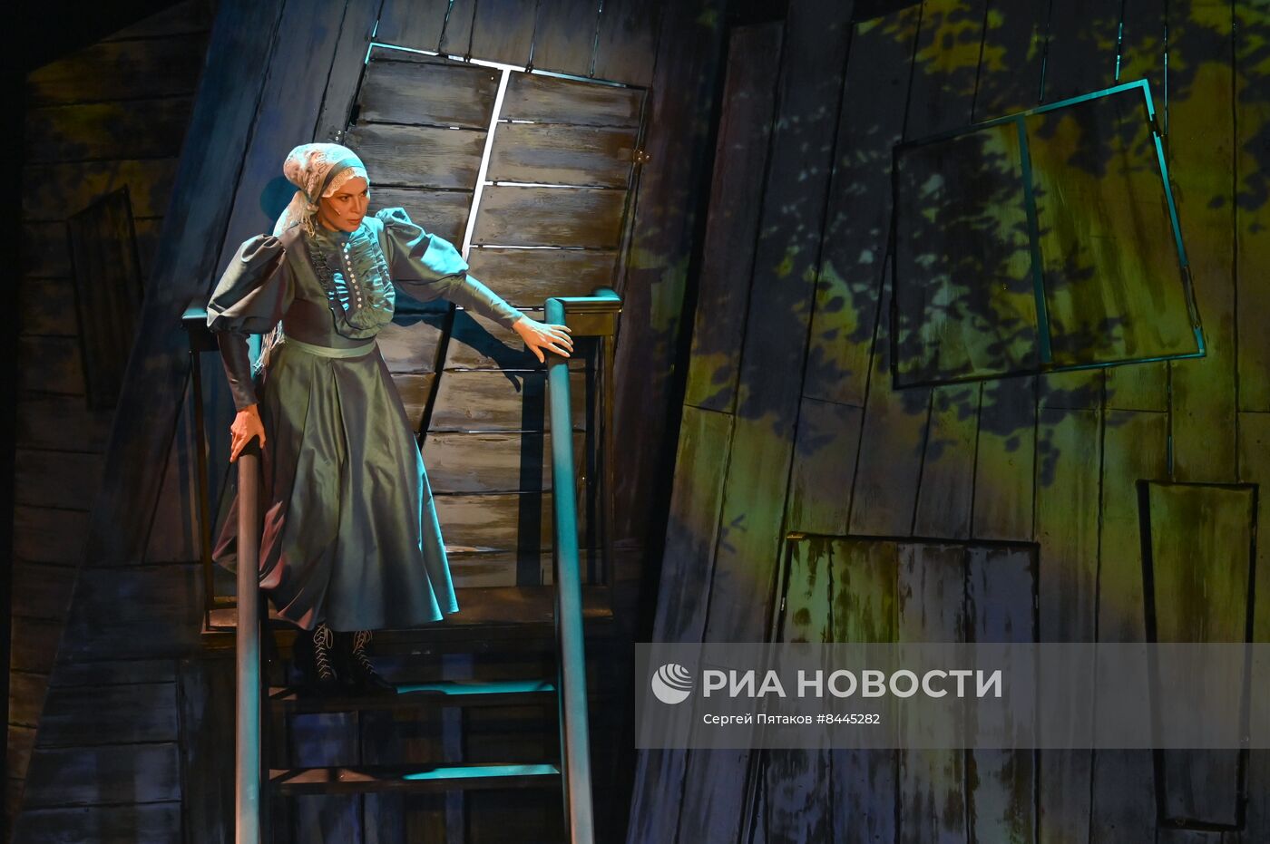 Мюзикл "Между двух миров"