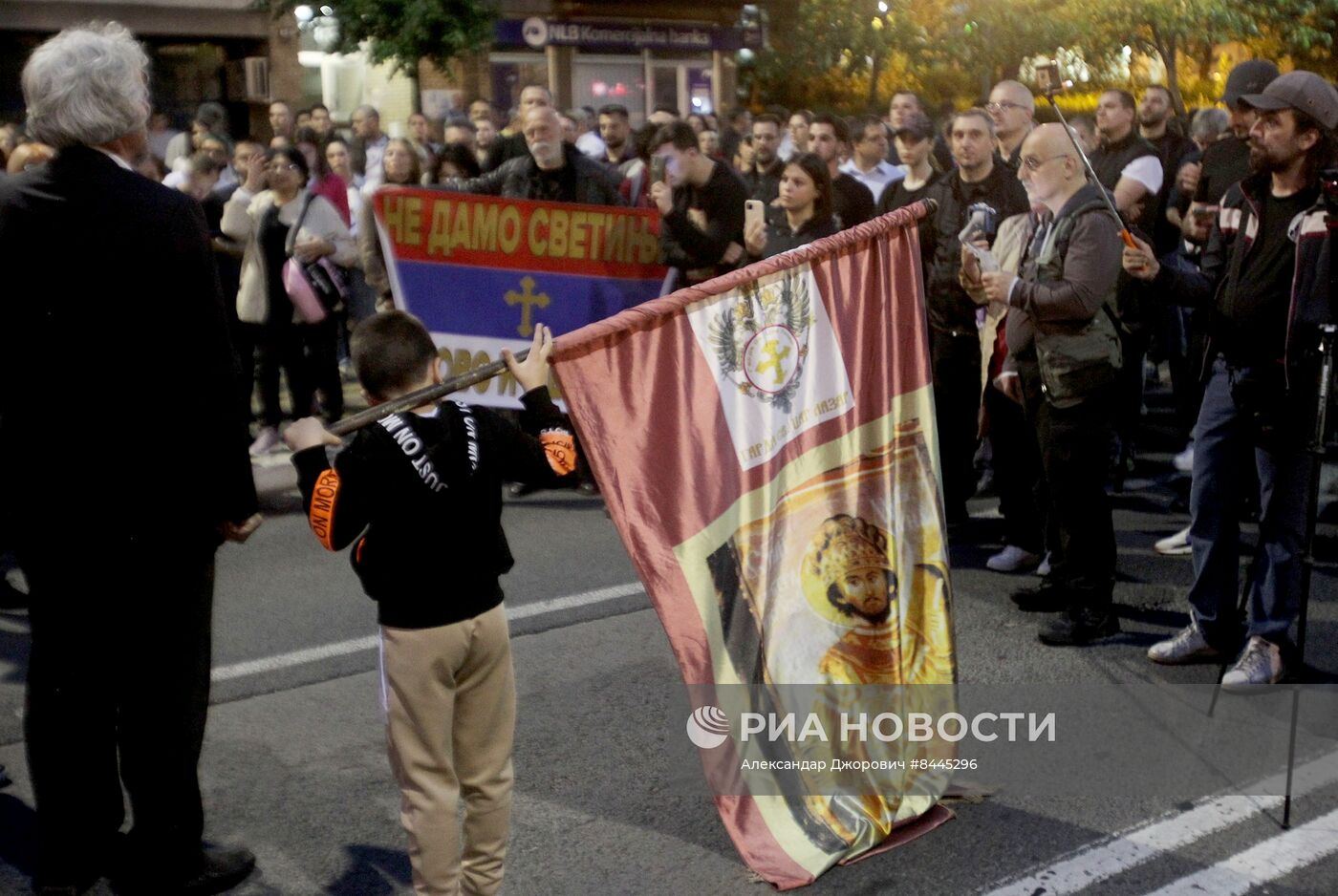 Акция в поддержку косовских сербов и России в Белграде