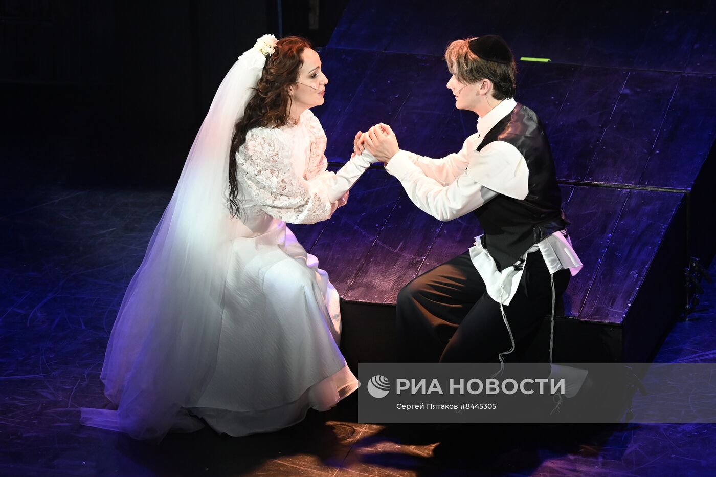 Мюзикл "Между двух миров"
