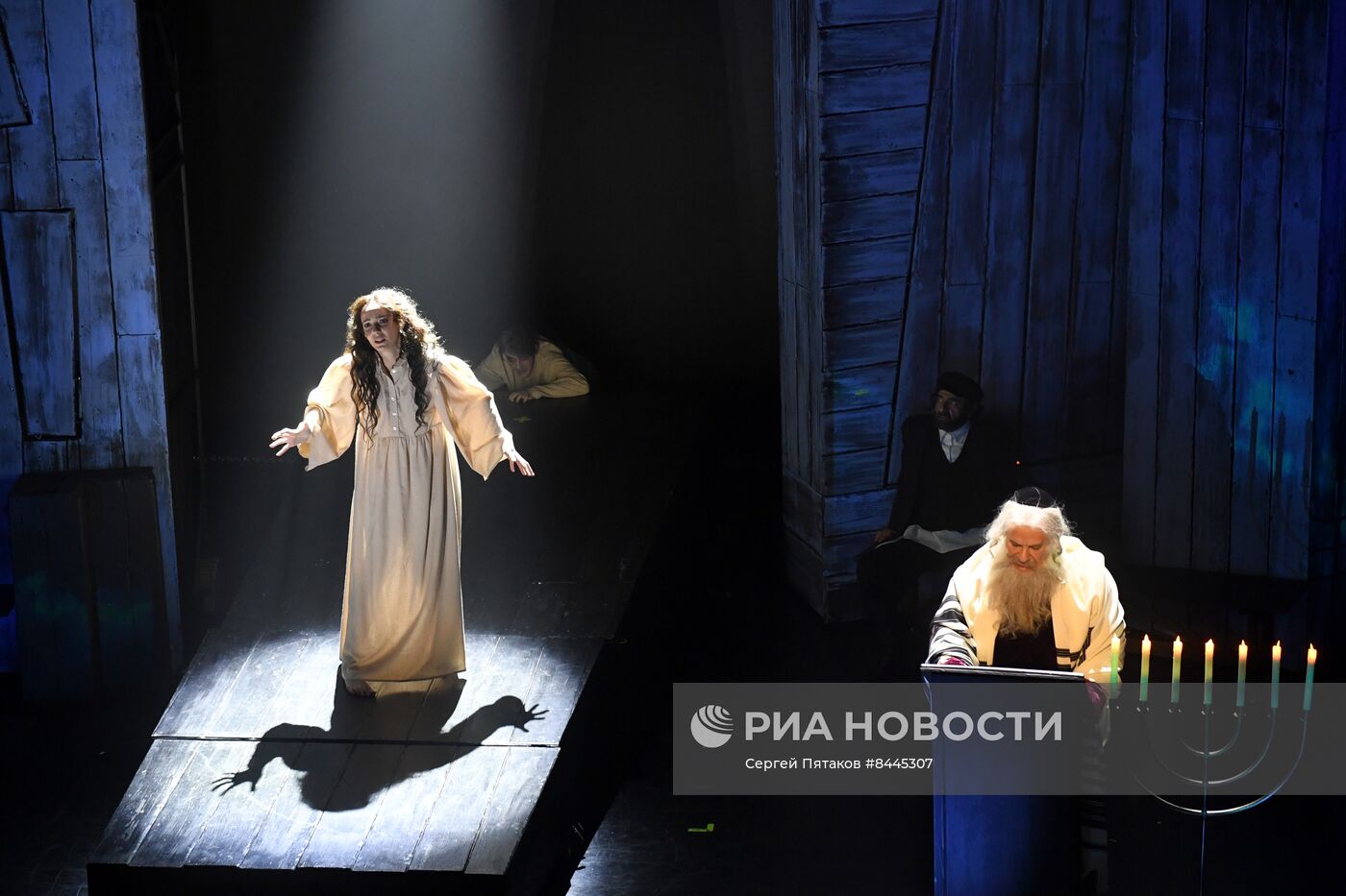 Мюзикл "Между двух миров"