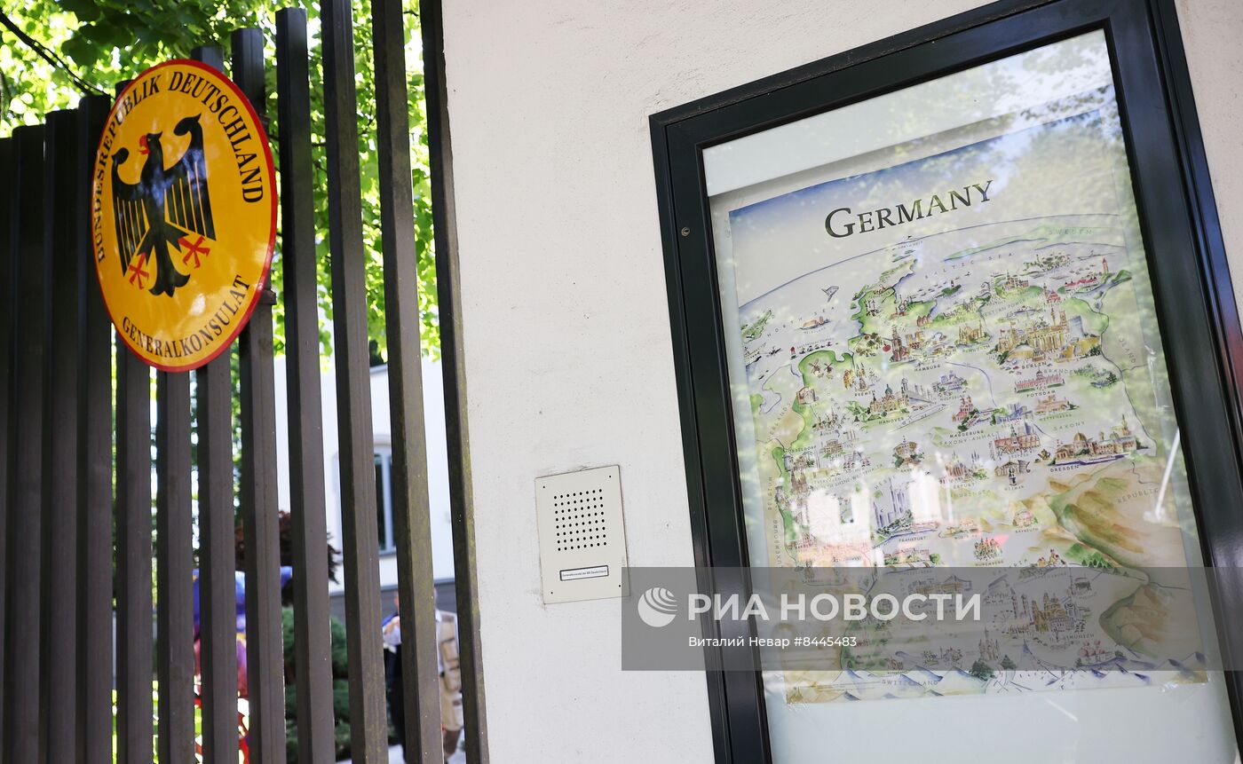 Прекращение работы визовых отделов генконсульств ФРГ в России