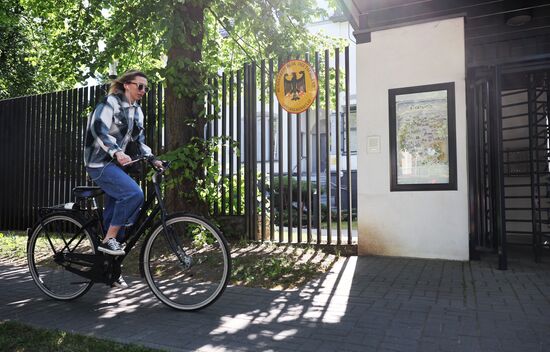 Прекращение работы визовых отделов генконсульств ФРГ в России