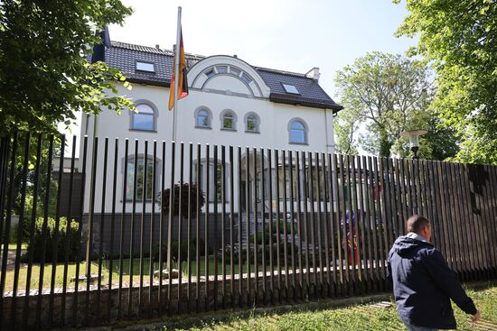 Прекращение работы визовых отделов генконсульств ФРГ в России