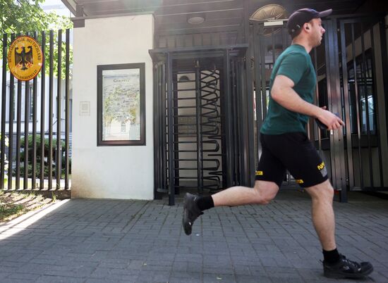 Прекращение работы визовых отделов генконсульств ФРГ в России