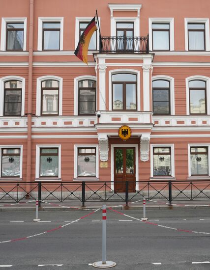 Прекращение работы визовых отделов генконсульств ФРГ в России