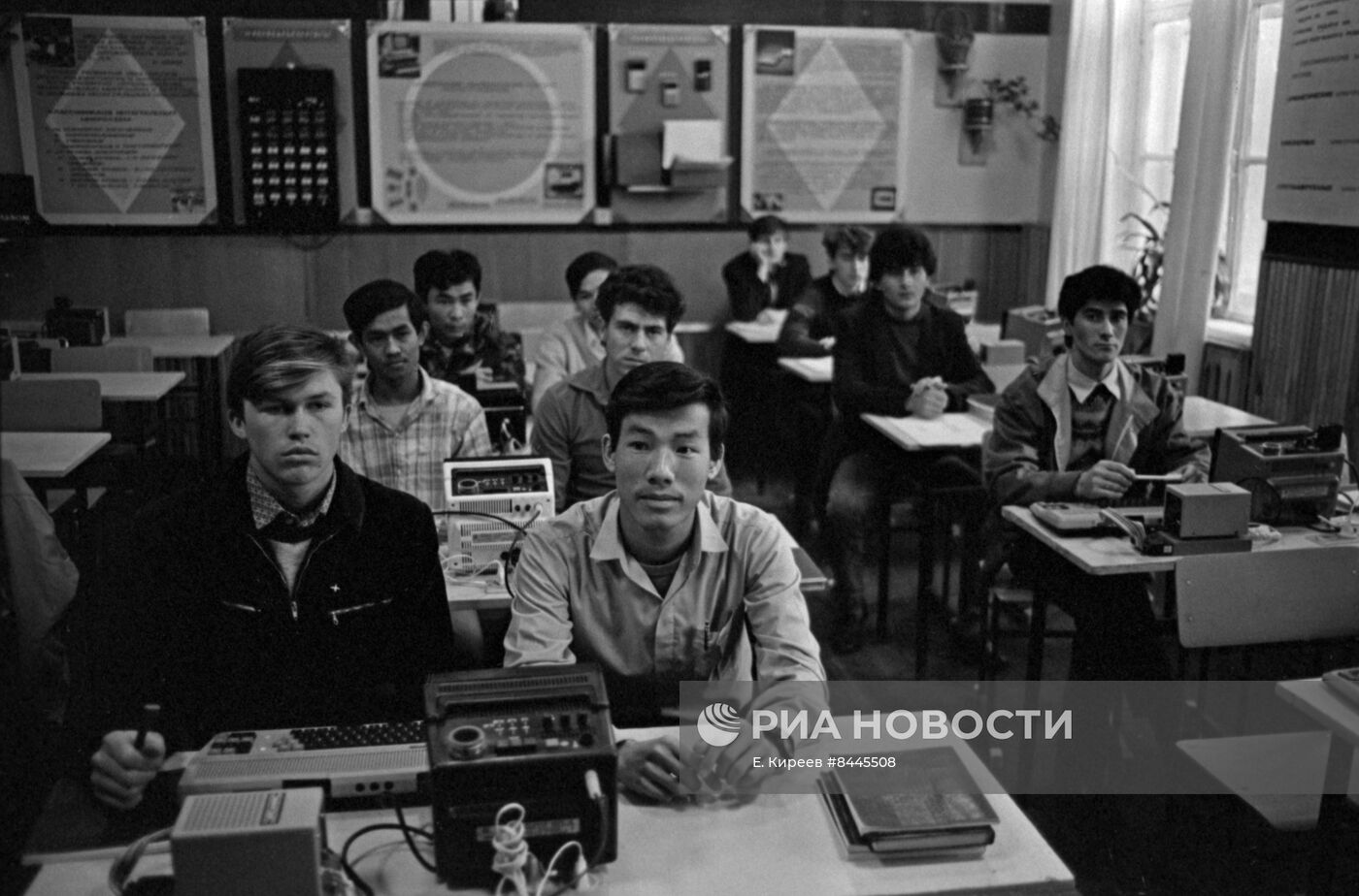 Студенты из Камбоджи, обучающиеся в Харьковском электромеханическом техникуме