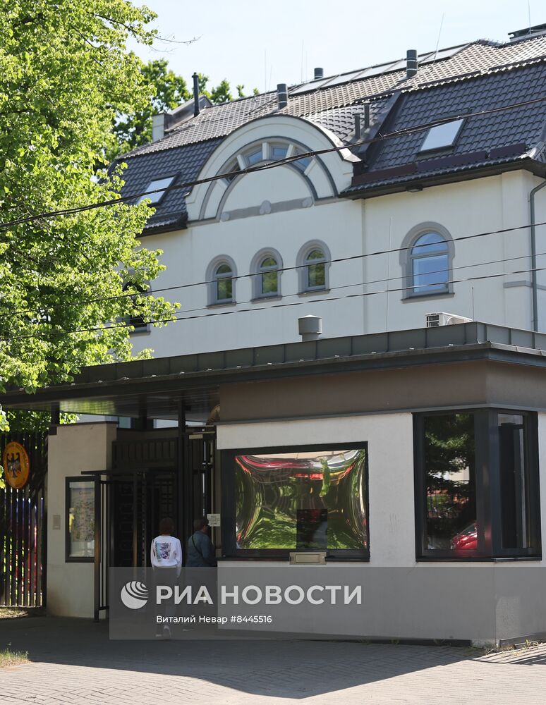 Прекращение работы визовых отделов генконсульств ФРГ в России