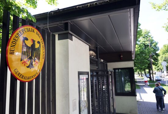 Прекращение работы визовых отделов генконсульств ФРГ в России