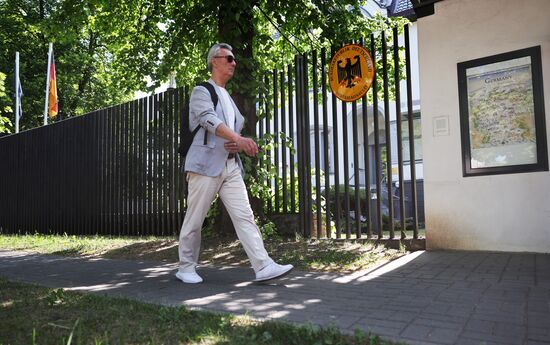 Прекращение работы визовых отделов генконсульств ФРГ в России