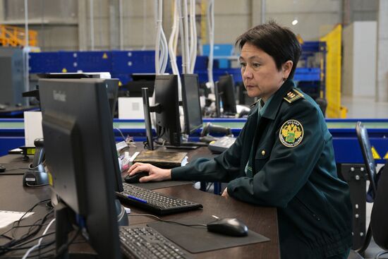 Работа почтового таможенного поста в Новосибирске