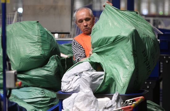 Работа почтового таможенного поста в Новосибирске