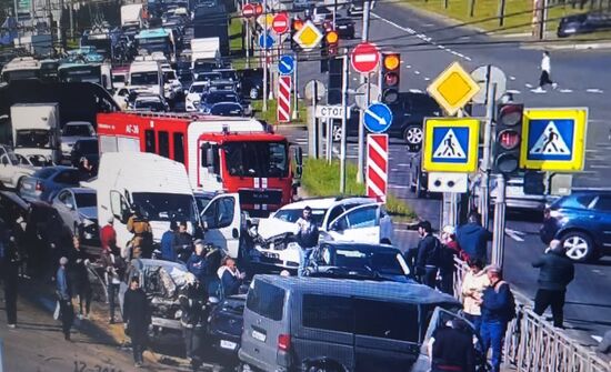 Массовое ДТП с участием грузовика в Санкт-Петербурге