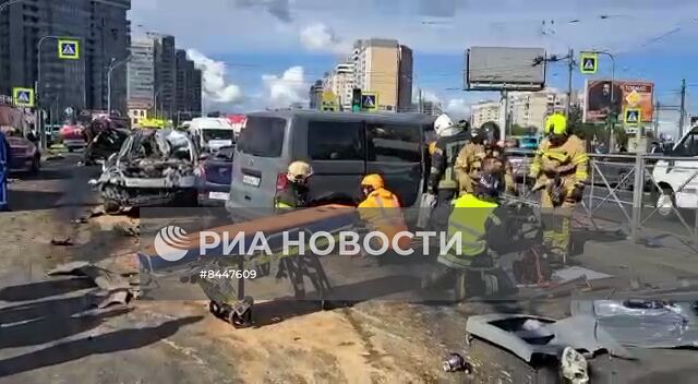 Массовое ДТП с участием грузовика в Санкт-Петербурге